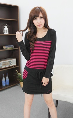 秋裝新風尚 韓版條紋寬松連衣裙引領女裝潮流